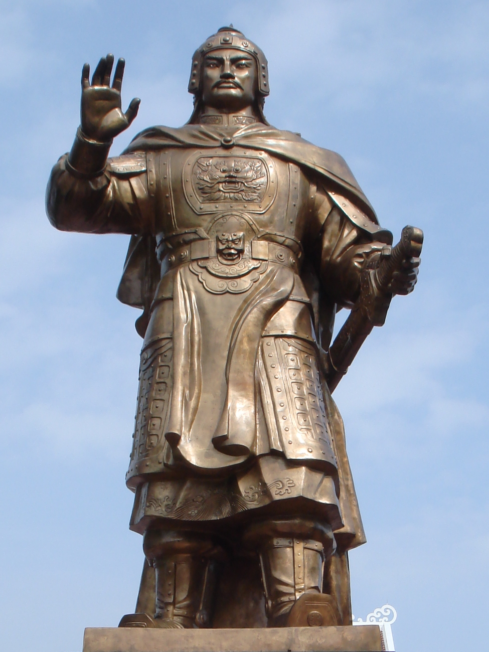 Tượng đài Hoàng đế Quang Trung – biểu tượng người anh hùng áo vải Tây Sơn. Nguồn: Wikimedia Commons.